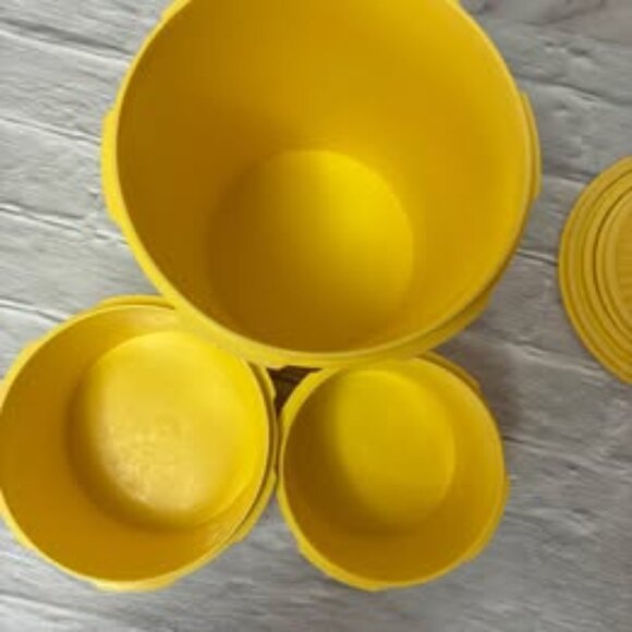 Lot Vintage Tupperware Canisters Servalier Nesting Yellow w/ Lids - Picture 3 of 13